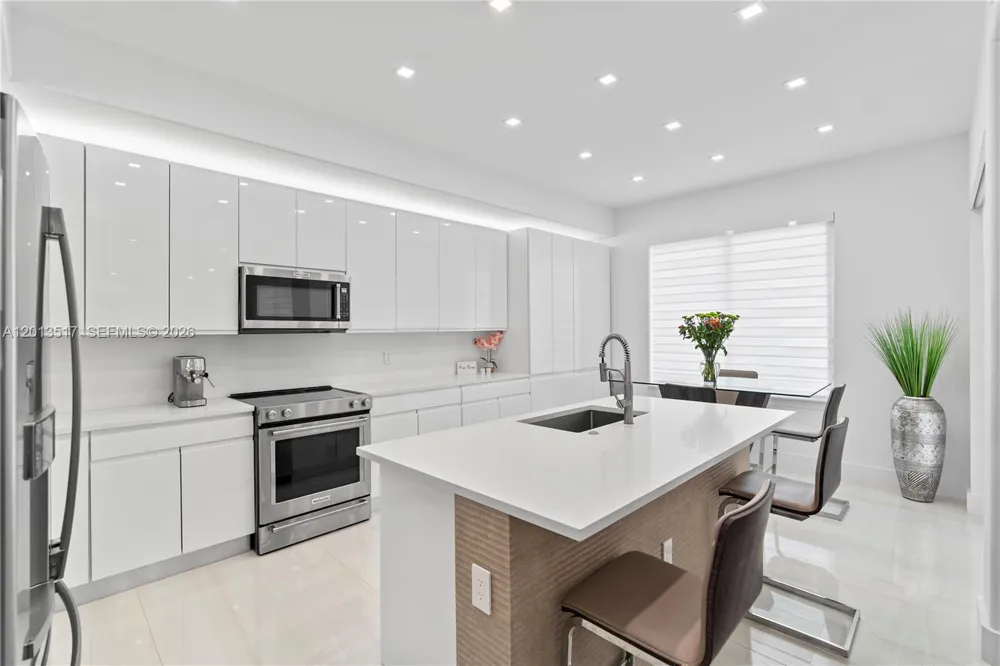 3188 NE 211th Ter Aventura, FL 33180