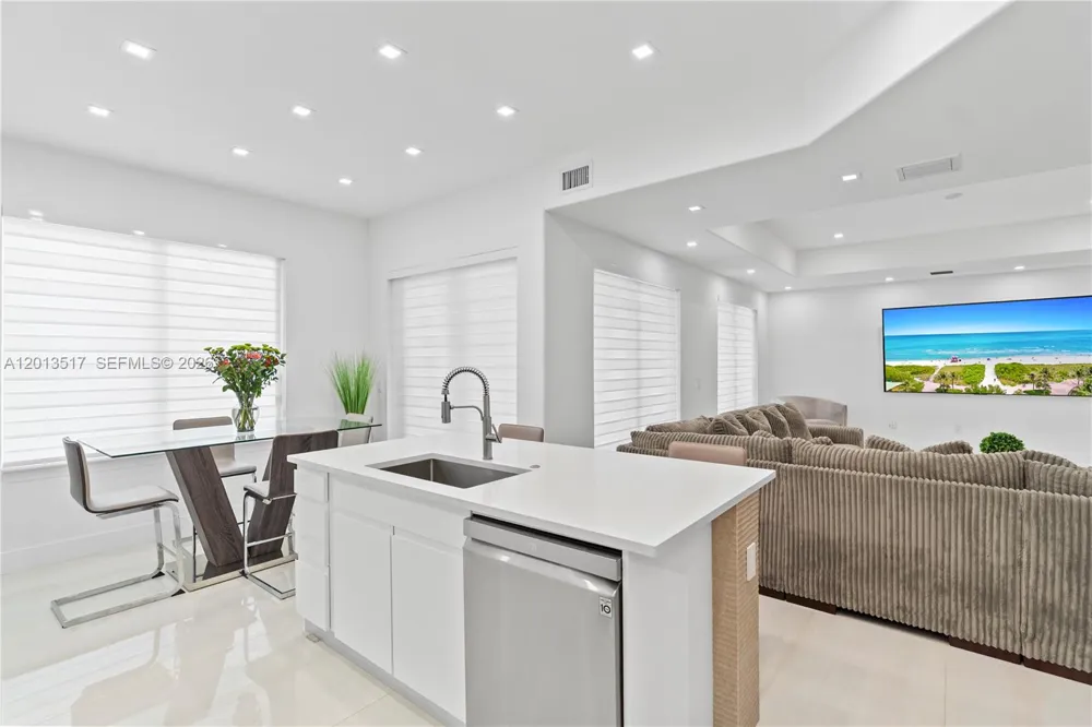 3188 NE 211th Ter Aventura, FL 33180