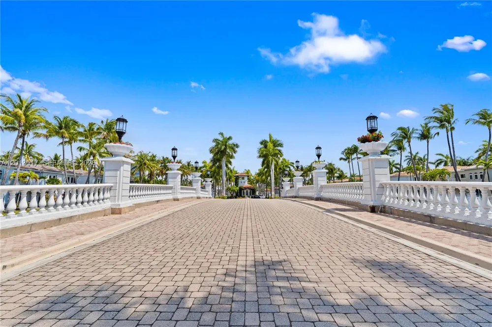 3188 NE 211th Ter Aventura, FL 33180