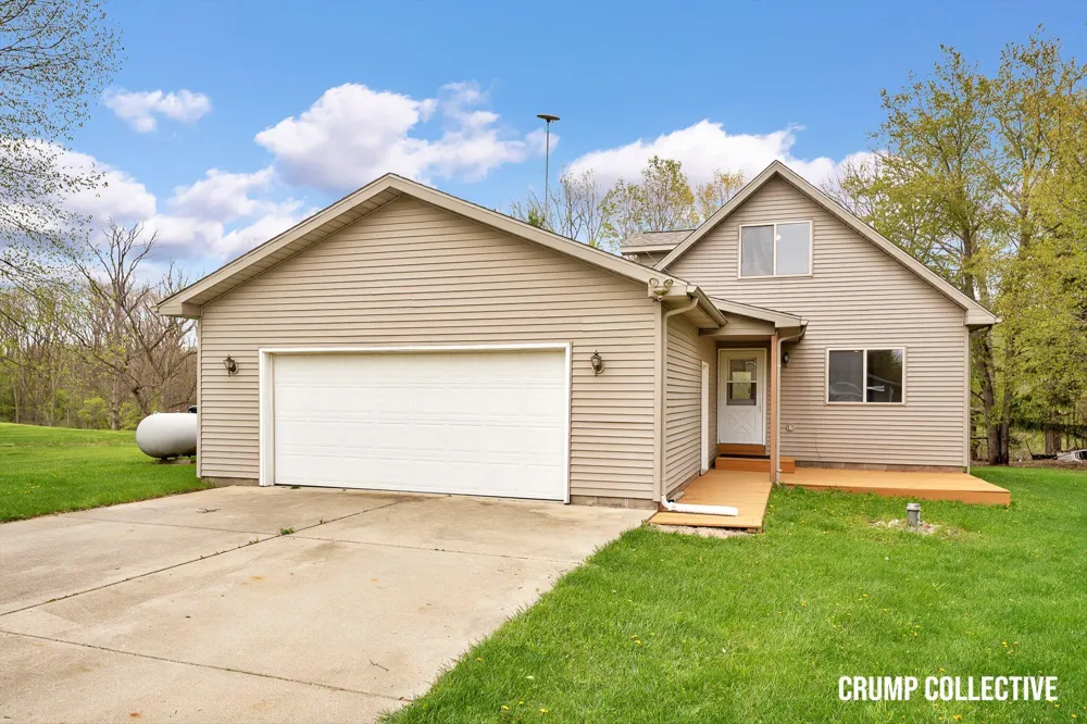 9129 Lakeside Drive Fulton Township, MI 48871