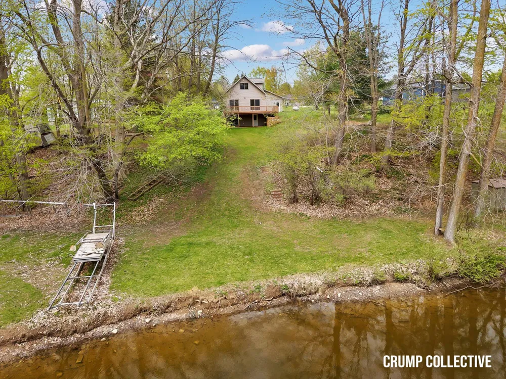 9129 Lakeside Drive Fulton Township, MI 48871