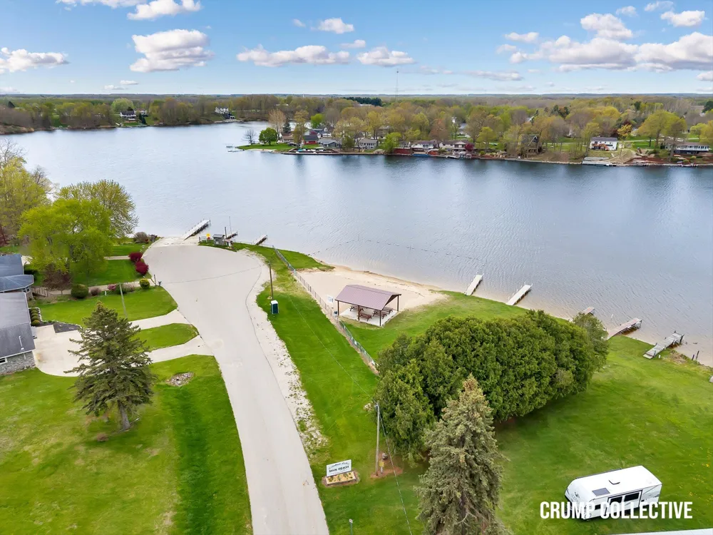 9129 Lakeside Drive Fulton Township, MI 48871