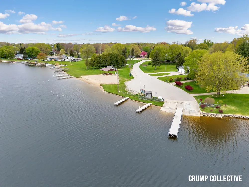 9129 Lakeside Drive Fulton Township, MI 48871