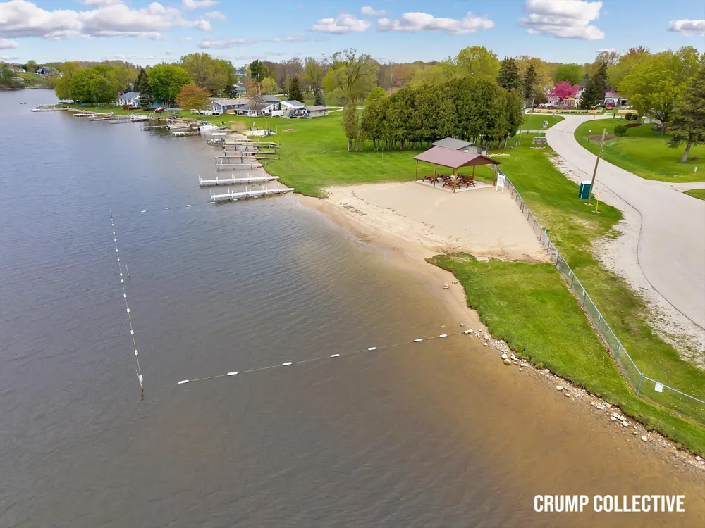 9129 Lakeside Drive Fulton Township, MI 48871