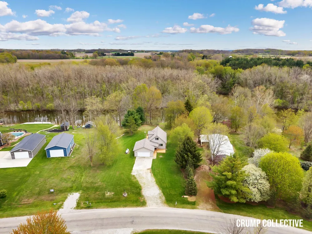 9129 Lakeside Drive Fulton Township, MI 48871