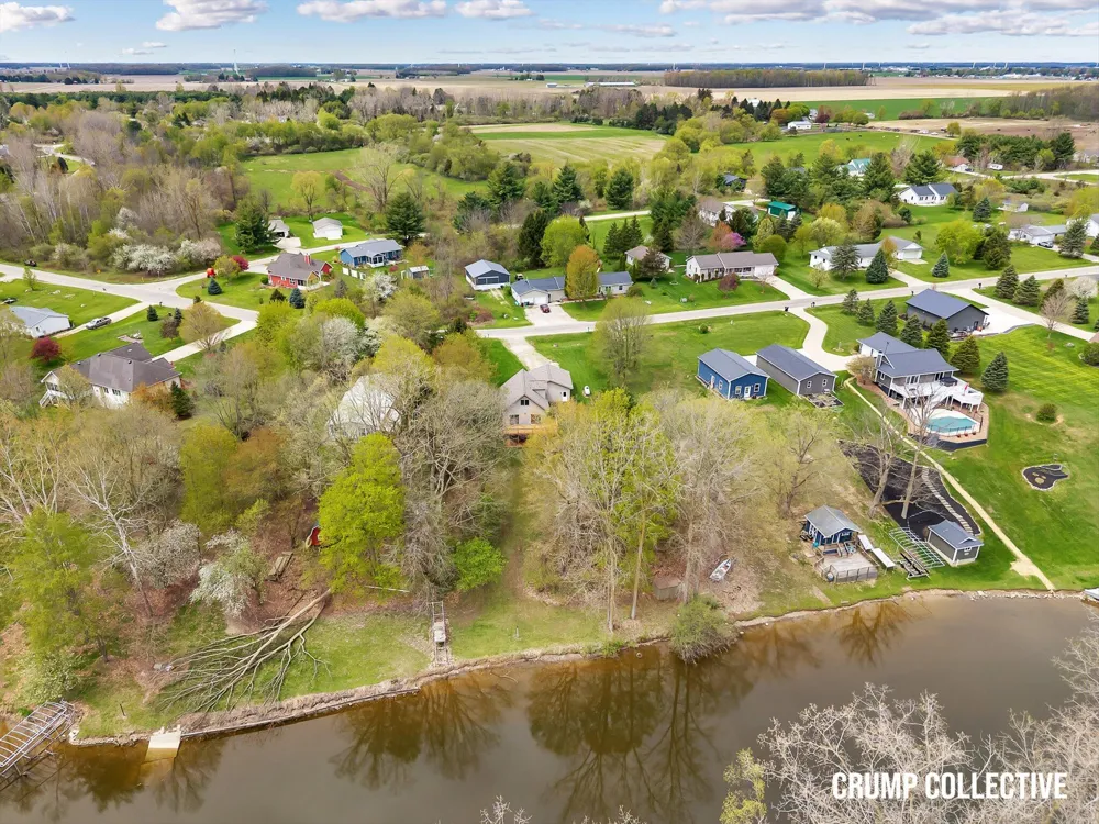 9129 Lakeside Drive Fulton Township, MI 48871