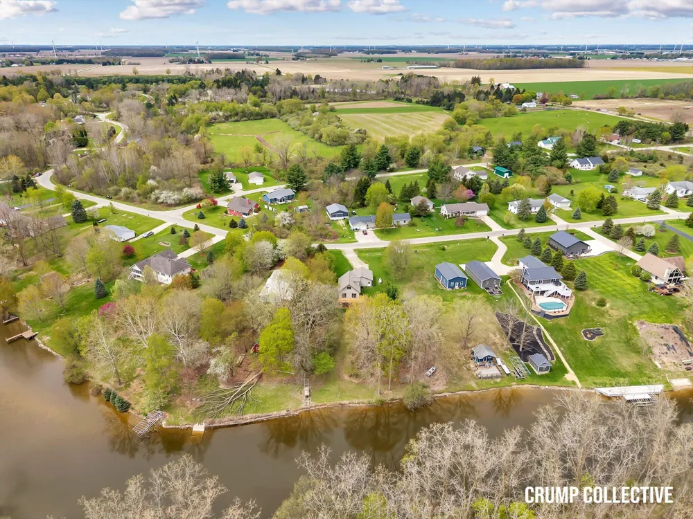 9129 Lakeside Drive Fulton Township, MI 48871