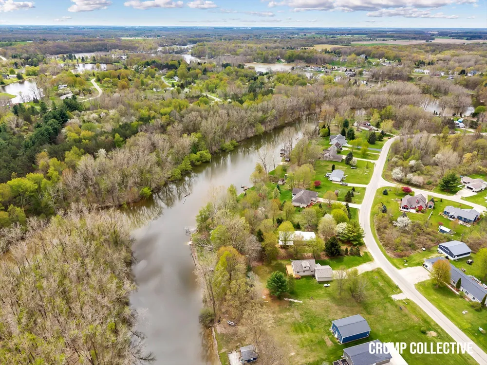 9129 Lakeside Drive Fulton Township, MI 48871