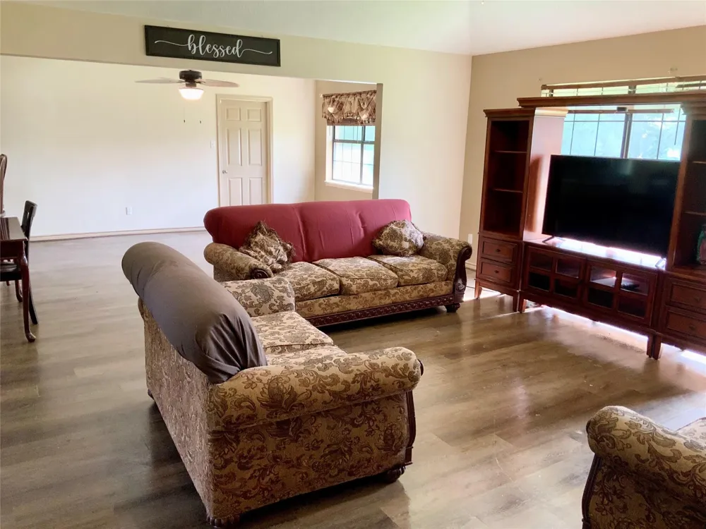 579 County Road 145 Liberty, TX 77575