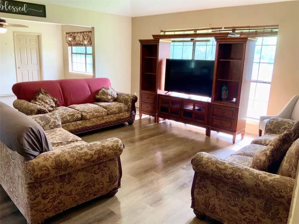 579 County Road 145 Liberty, TX 77575