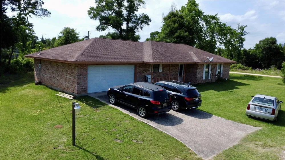 579 County Road 145 Liberty, TX 77575