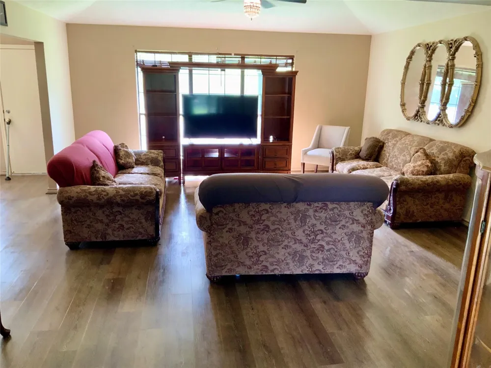 579 County Road 145 Liberty, TX 77575