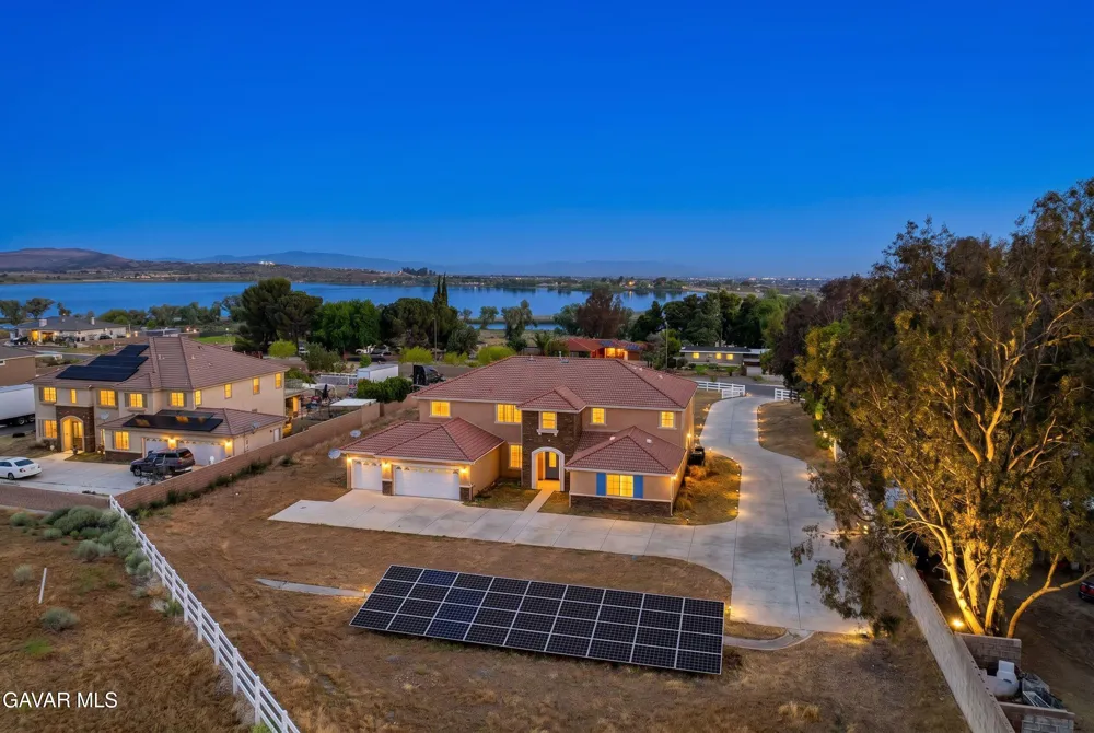 658 E Lago Lindo Road Palmdale, CA 93550