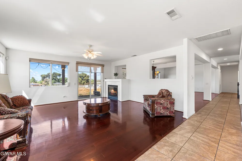 658 E Lago Lindo Road Palmdale, CA 93550