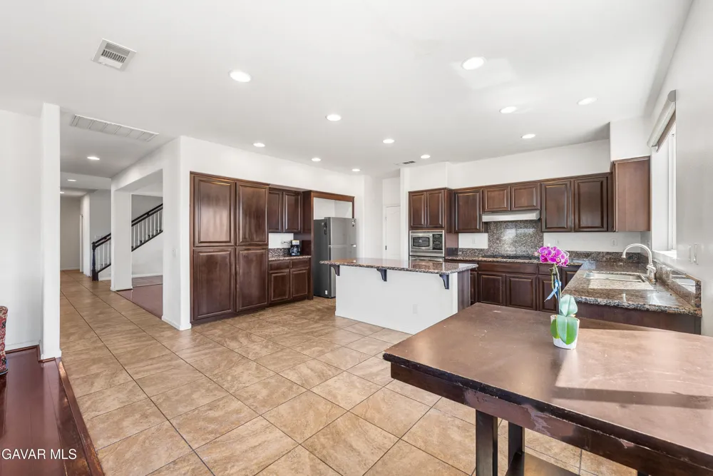 658 E Lago Lindo Road Palmdale, CA 93550