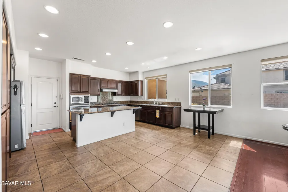 658 E Lago Lindo Road Palmdale, CA 93550