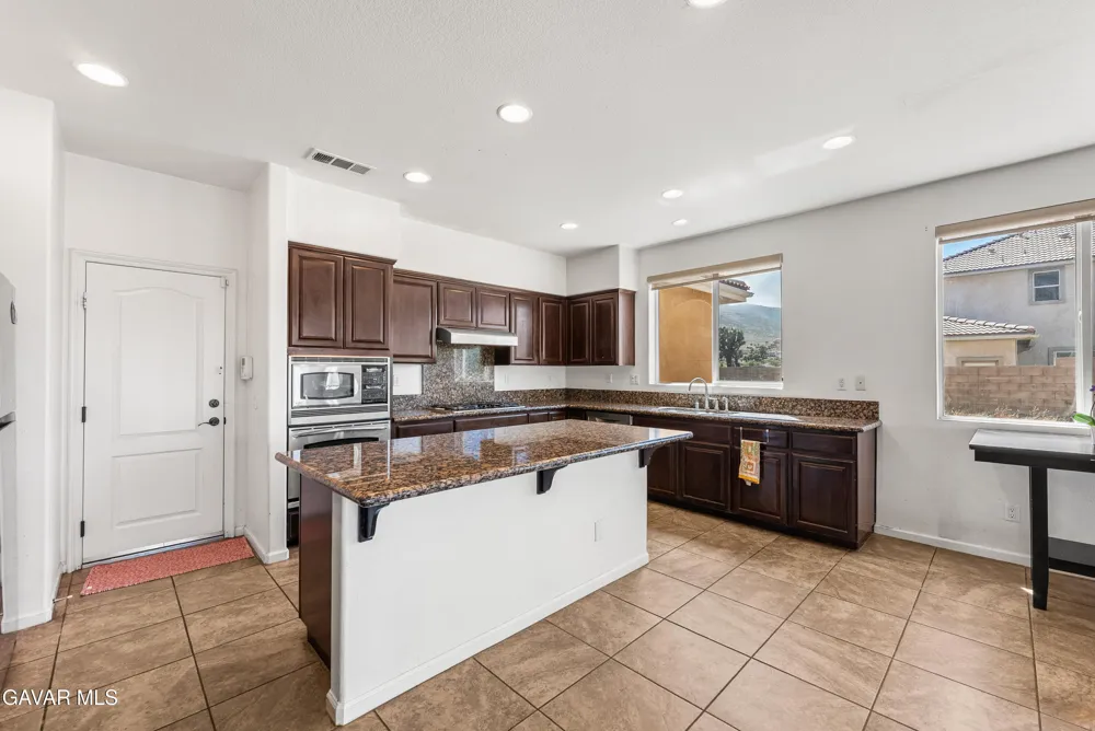 658 E Lago Lindo Road Palmdale, CA 93550