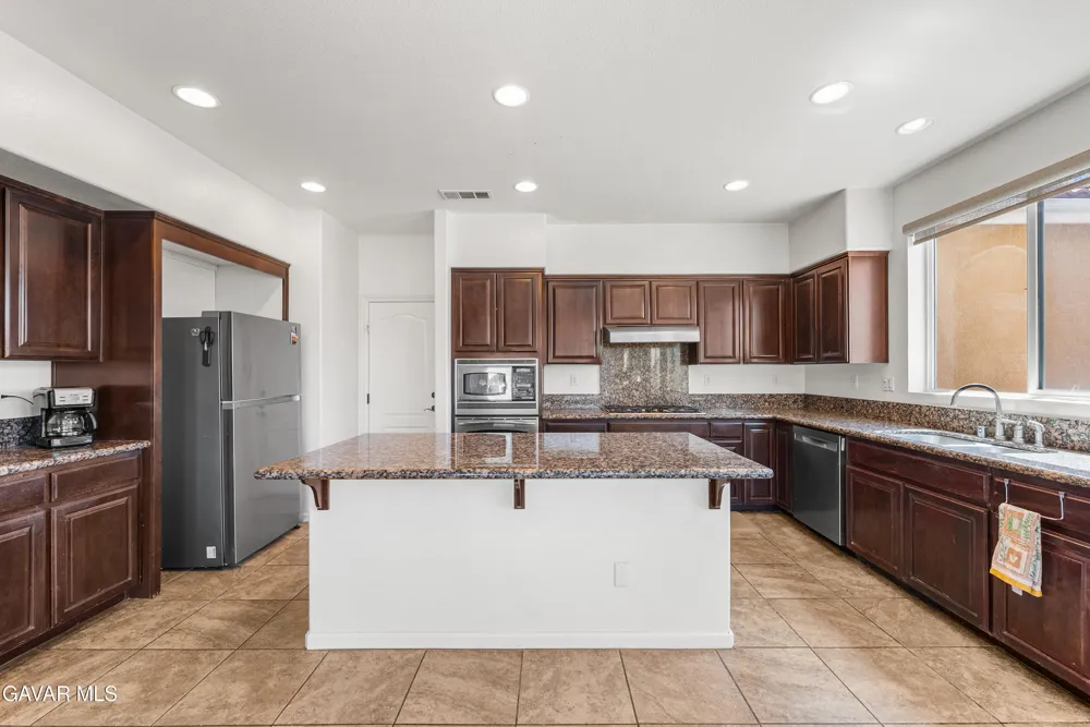 658 E Lago Lindo Road Palmdale, CA 93550