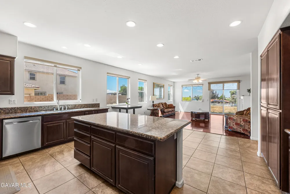 658 E Lago Lindo Road Palmdale, CA 93550