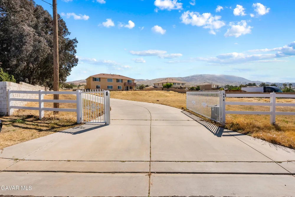 658 E Lago Lindo Road Palmdale, CA 93550