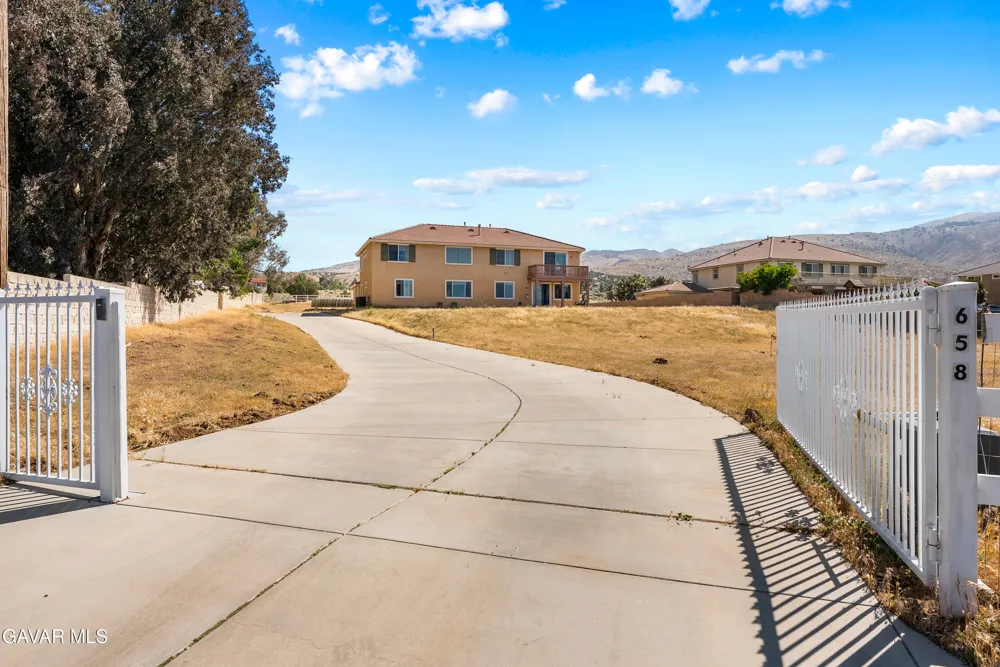 658 E Lago Lindo Road Palmdale, CA 93550
