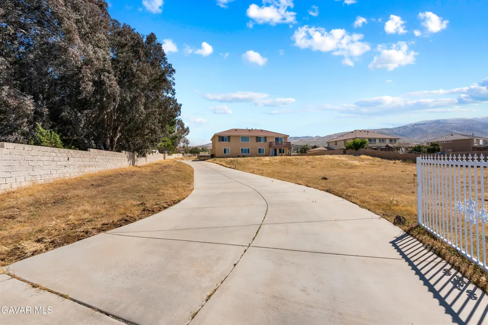658 E Lago Lindo Road Palmdale, CA 93550