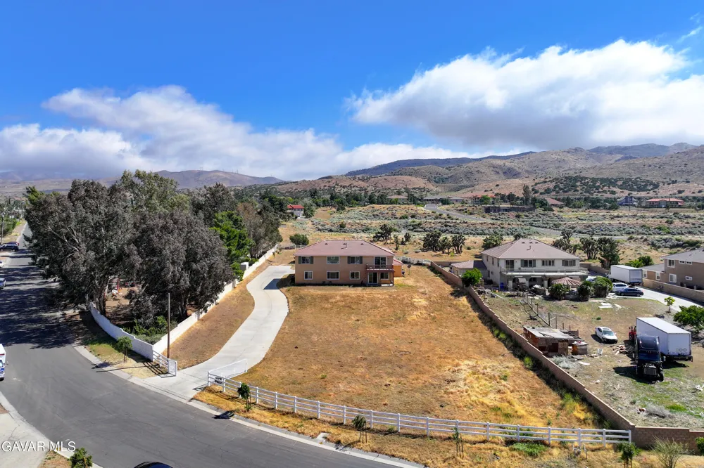 658 E Lago Lindo Road Palmdale, CA 93550