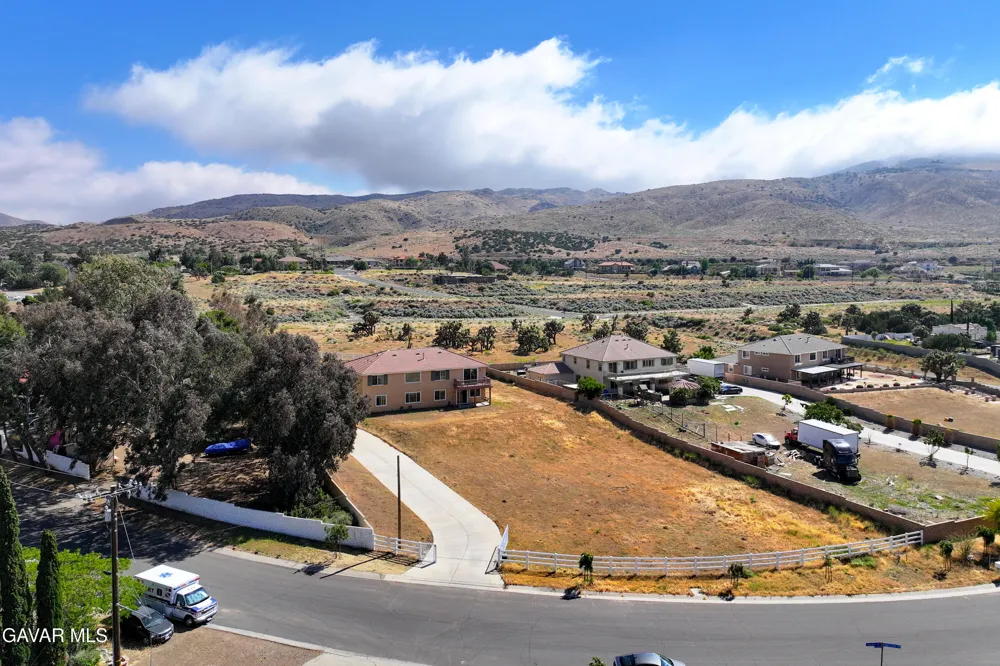 658 E Lago Lindo Road Palmdale, CA 93550