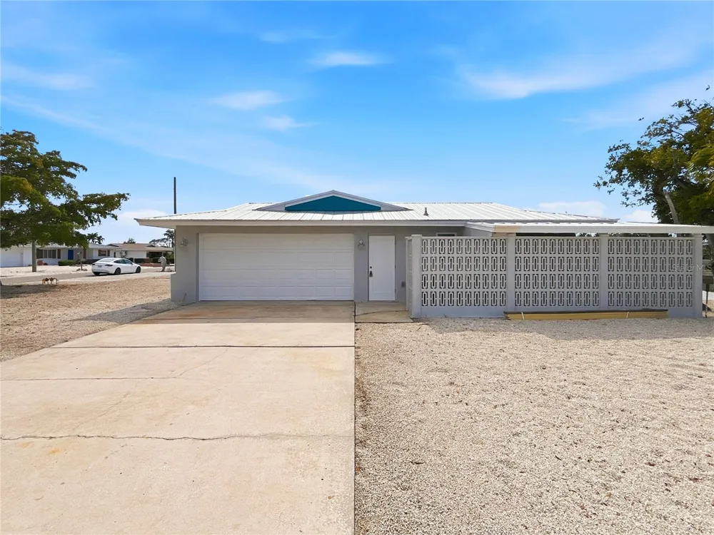 10304 KINGFISHER ROAD W Bradenton, FL 34209