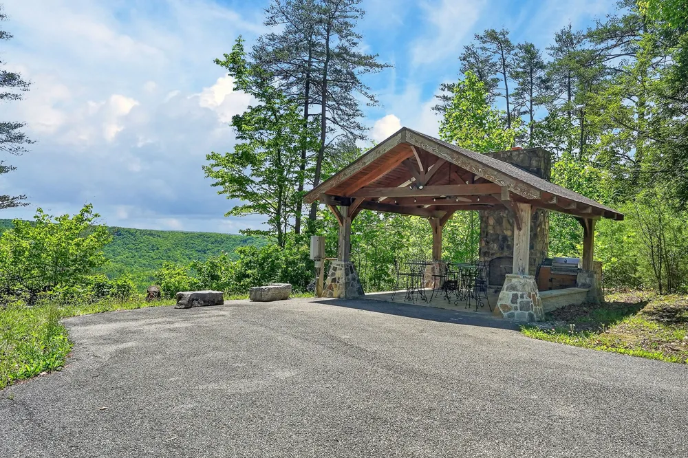 865 Eastridge Pass Monterey, TN 38574