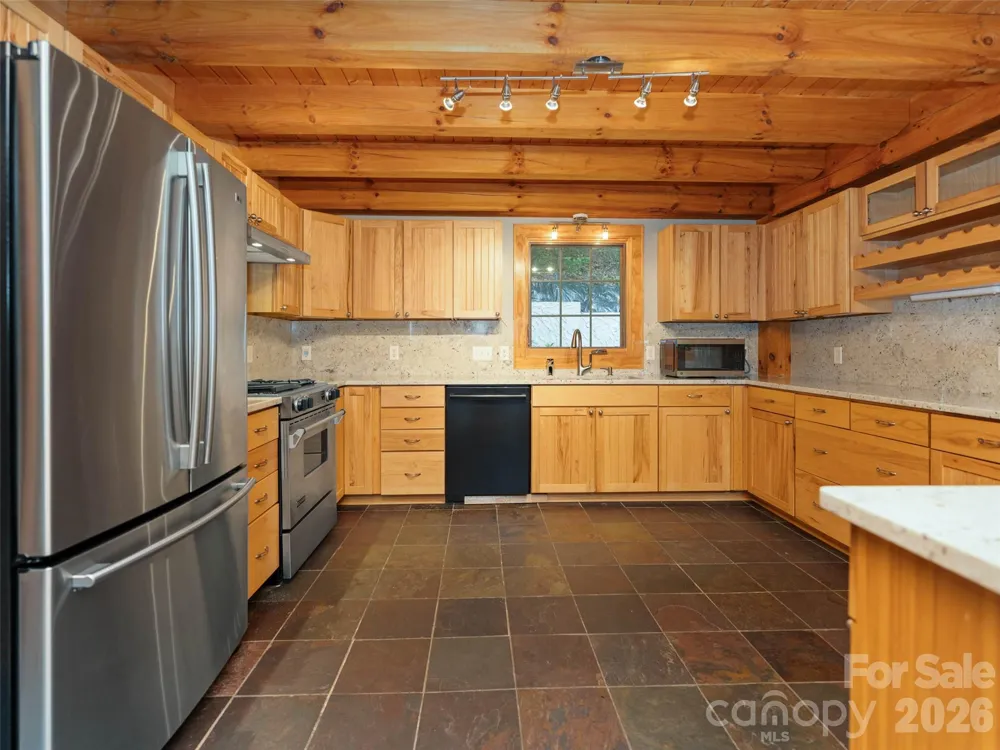 82 Red Oak Drive Mills River, NC 28759