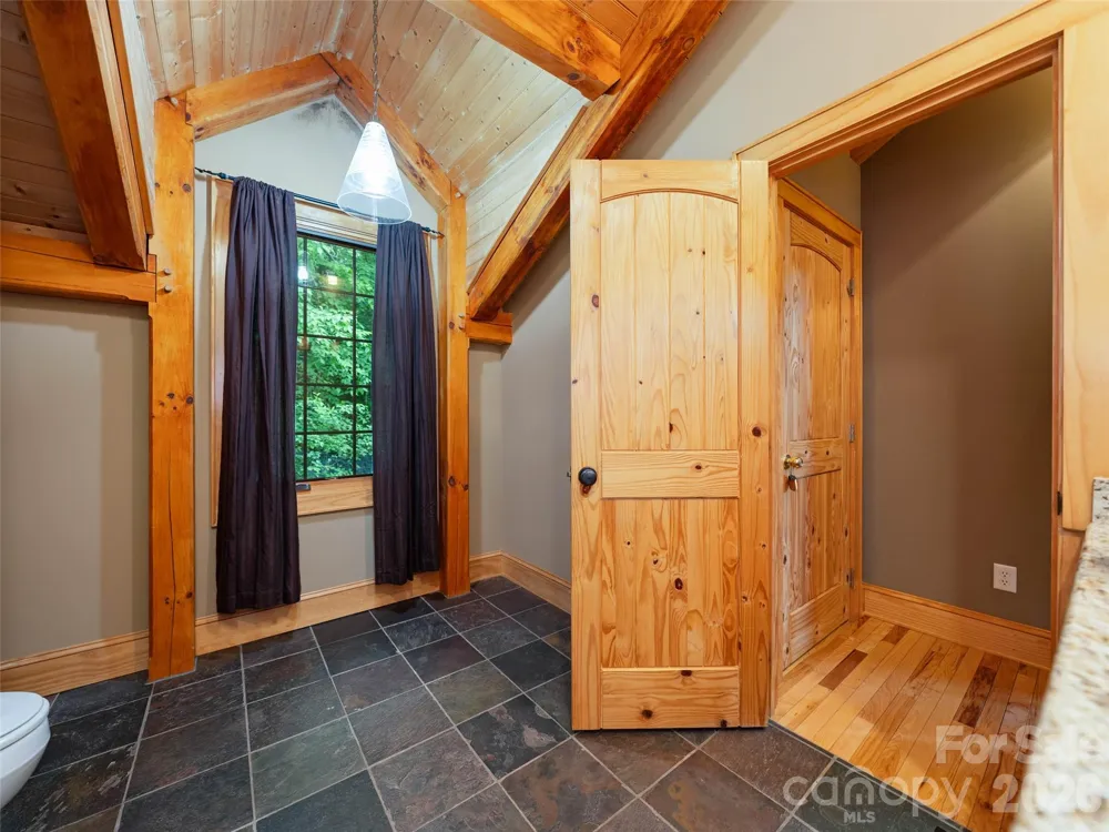 82 Red Oak Drive Mills River, NC 28759