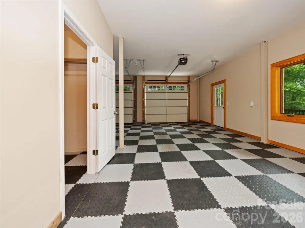 82 Red Oak Drive Mills River, NC 28759