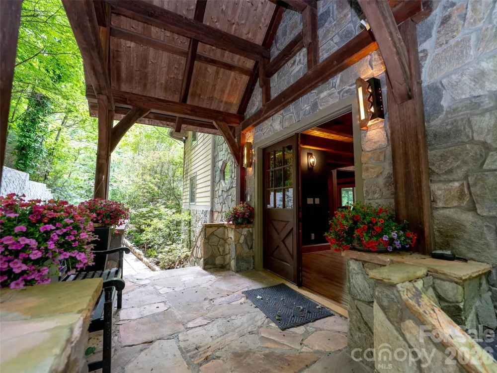 82 Red Oak Drive Mills River, NC 28759