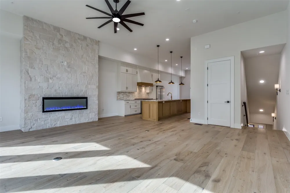 250 E Dallas Road #126 Grapevine, TX 76051
