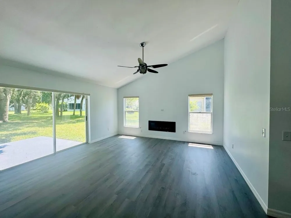 215 HOLLOWBROOK CIRCLE Daytona Beach, FL 32114