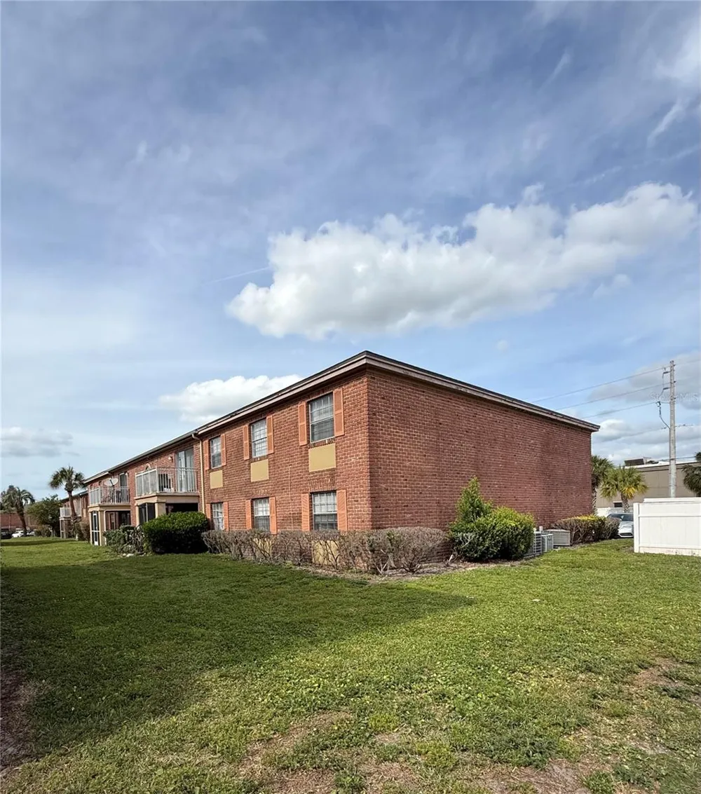 444 BANYON TREE CIRCLE #202 Maitland, FL 32751
