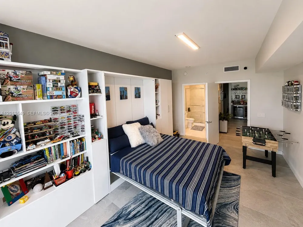 17111 Biscayne Blvd #1610 North Miami Beach, FL 33160