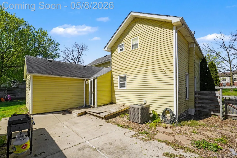 409 Fleming Street Howell City, MI 48843