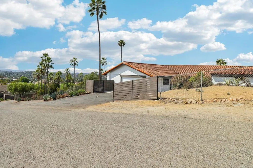 2068 Camino Culebra Vista, CA 92084