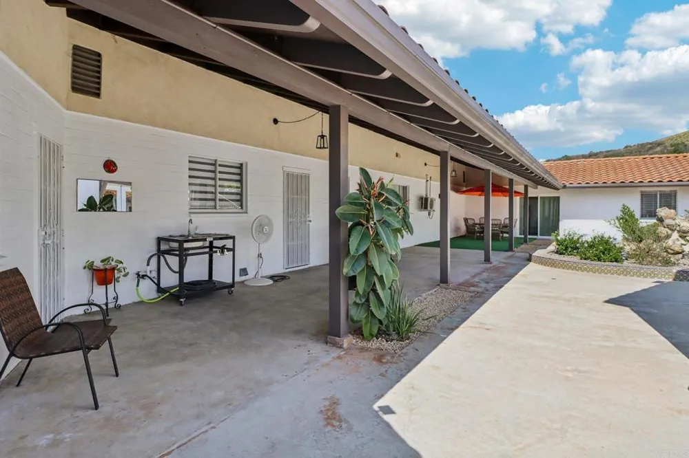 2068 Camino Culebra Vista, CA 92084