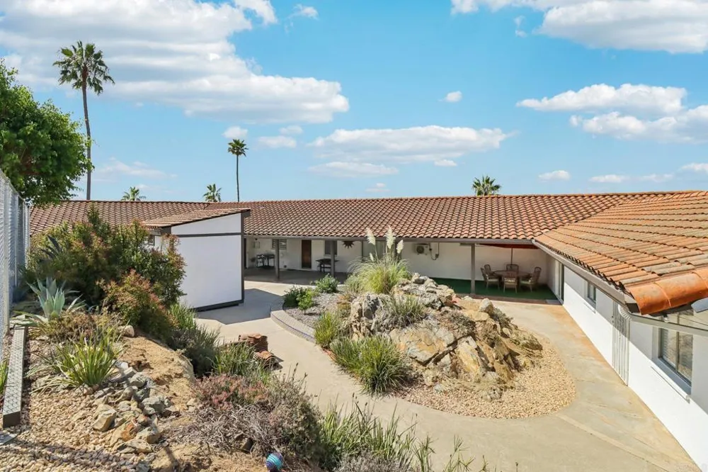 2068 Camino Culebra Vista, CA 92084