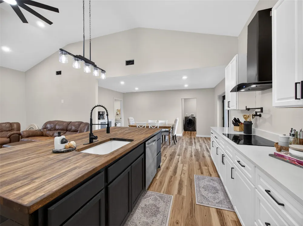 411 Avila Lane Briggs, TX 78608
