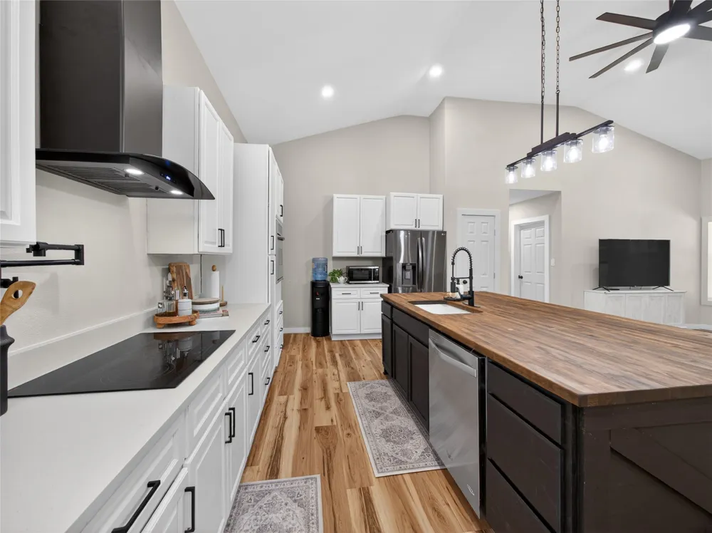 411 Avila Lane Briggs, TX 78608