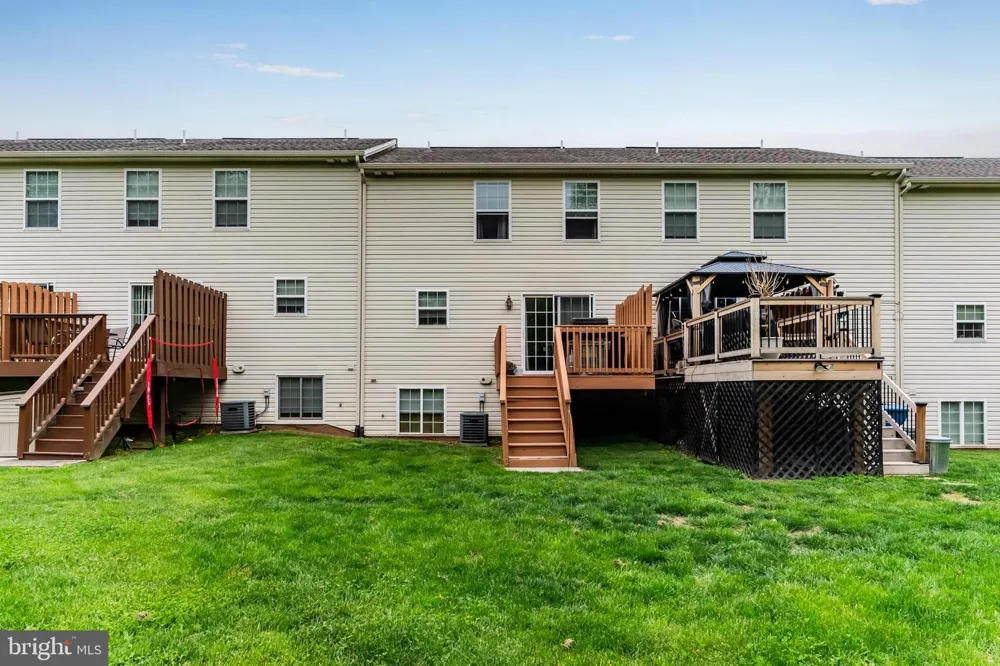153 MAPLETON BOULEVARD Harrisburg, PA 17112