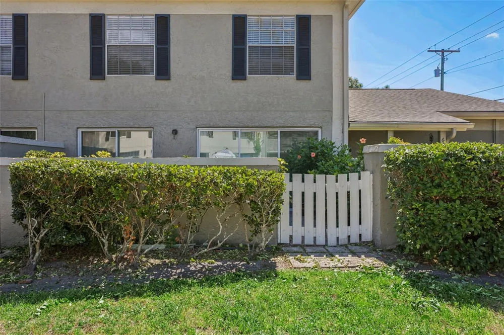 6341 TREETOP CIRCLE #6341 Temple Terrace, FL 33617