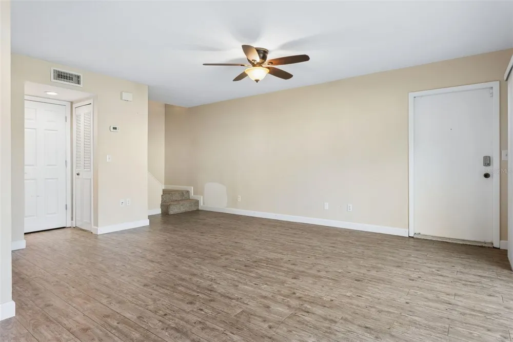 6341 TREETOP CIRCLE #6341 Temple Terrace, FL 33617