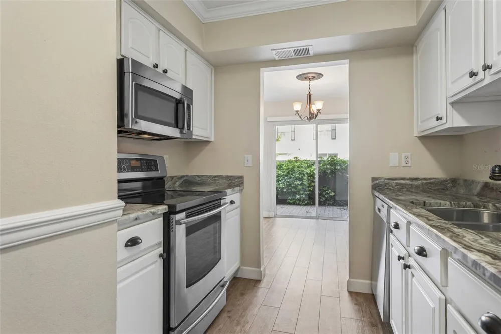 6341 TREETOP CIRCLE #6341 Temple Terrace, FL 33617