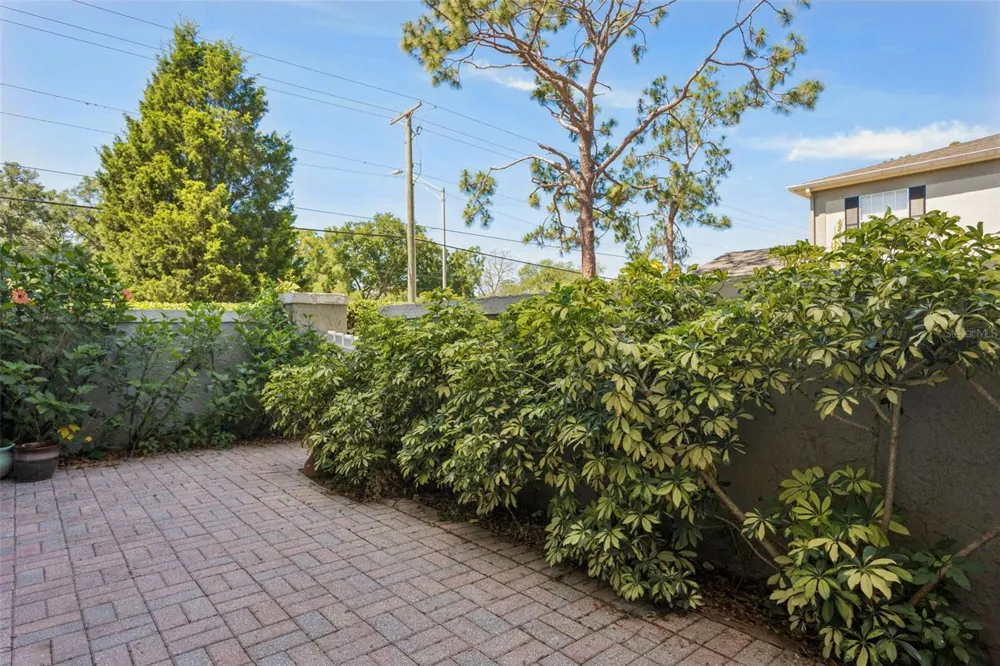 6341 TREETOP CIRCLE #6341 Temple Terrace, FL 33617
