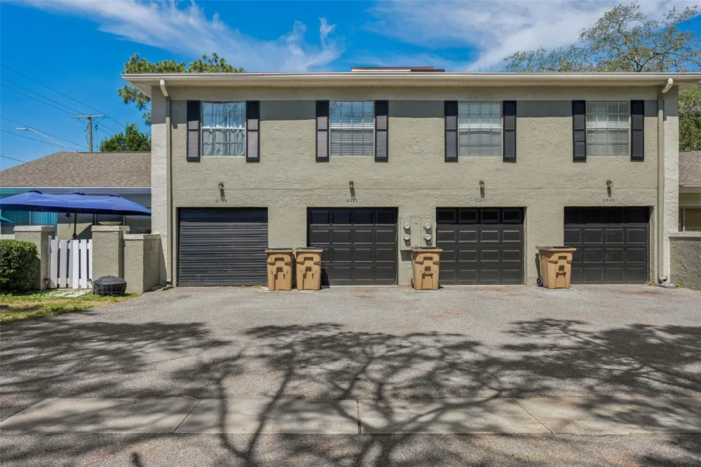 6341 TREETOP CIRCLE #6341 Temple Terrace, FL 33617